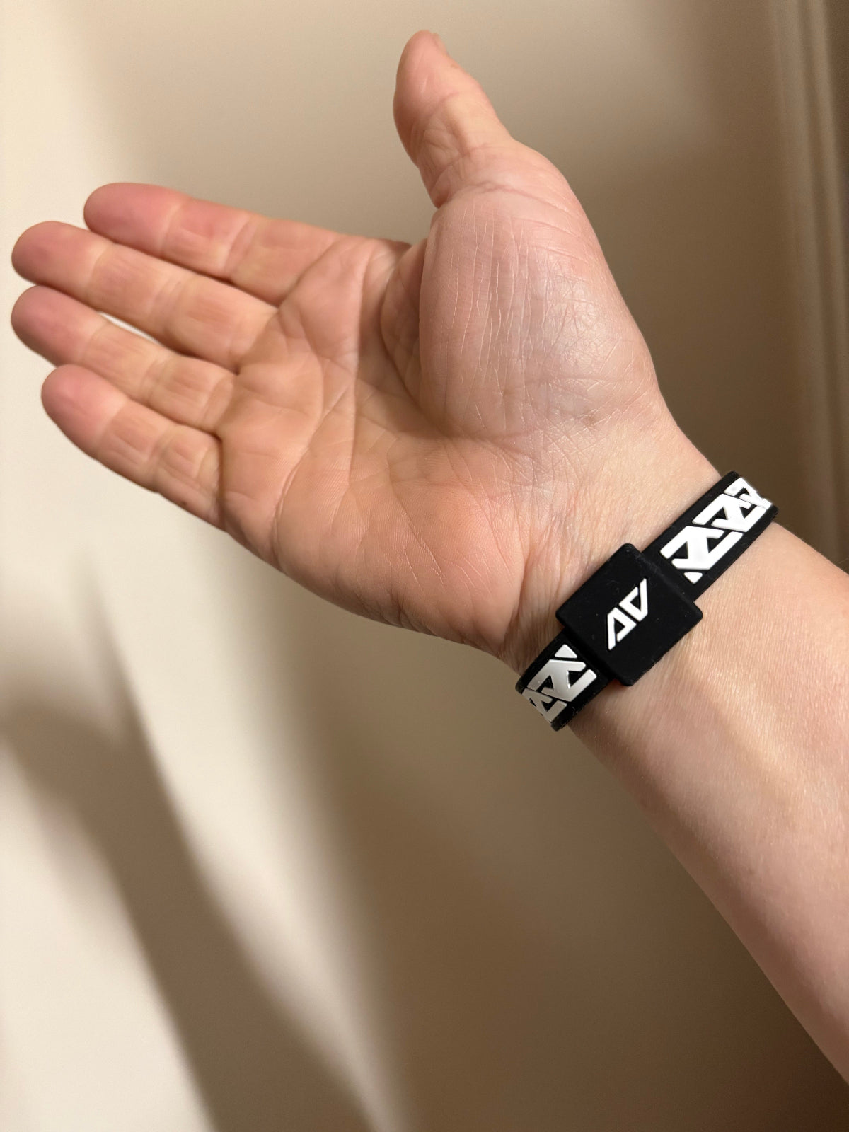 IHSGB with AV Edge Wristband with EF Technology